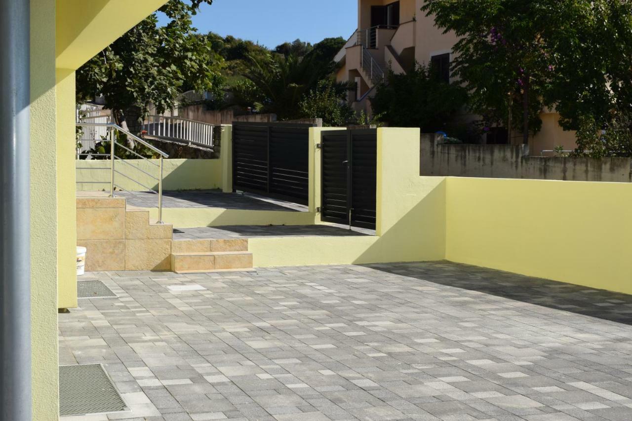 Kožino Yellow Cube מראה חיצוני תמונה